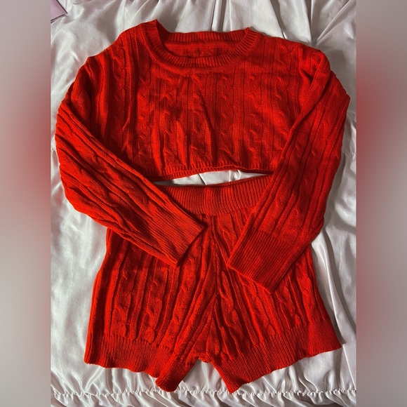 Cropped sweaters and shorts 3 piece set - Picture 3 of 3